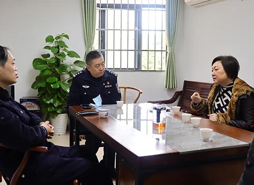 加强党建共建，亲昵警企关系